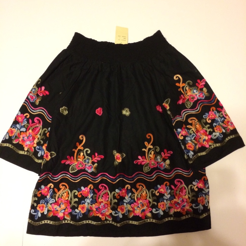 Studio West Apparel Floral Elastic Top